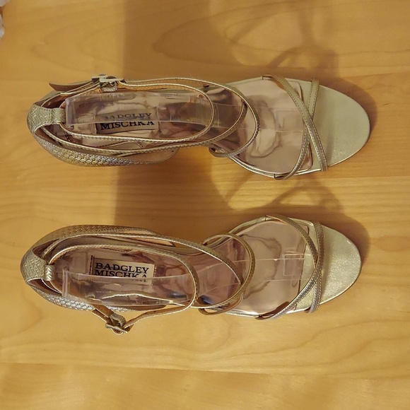 Badgley Mischka Soft Gold Embossed Pattern Leather Wedges Size 8 - Picture 5 of 16